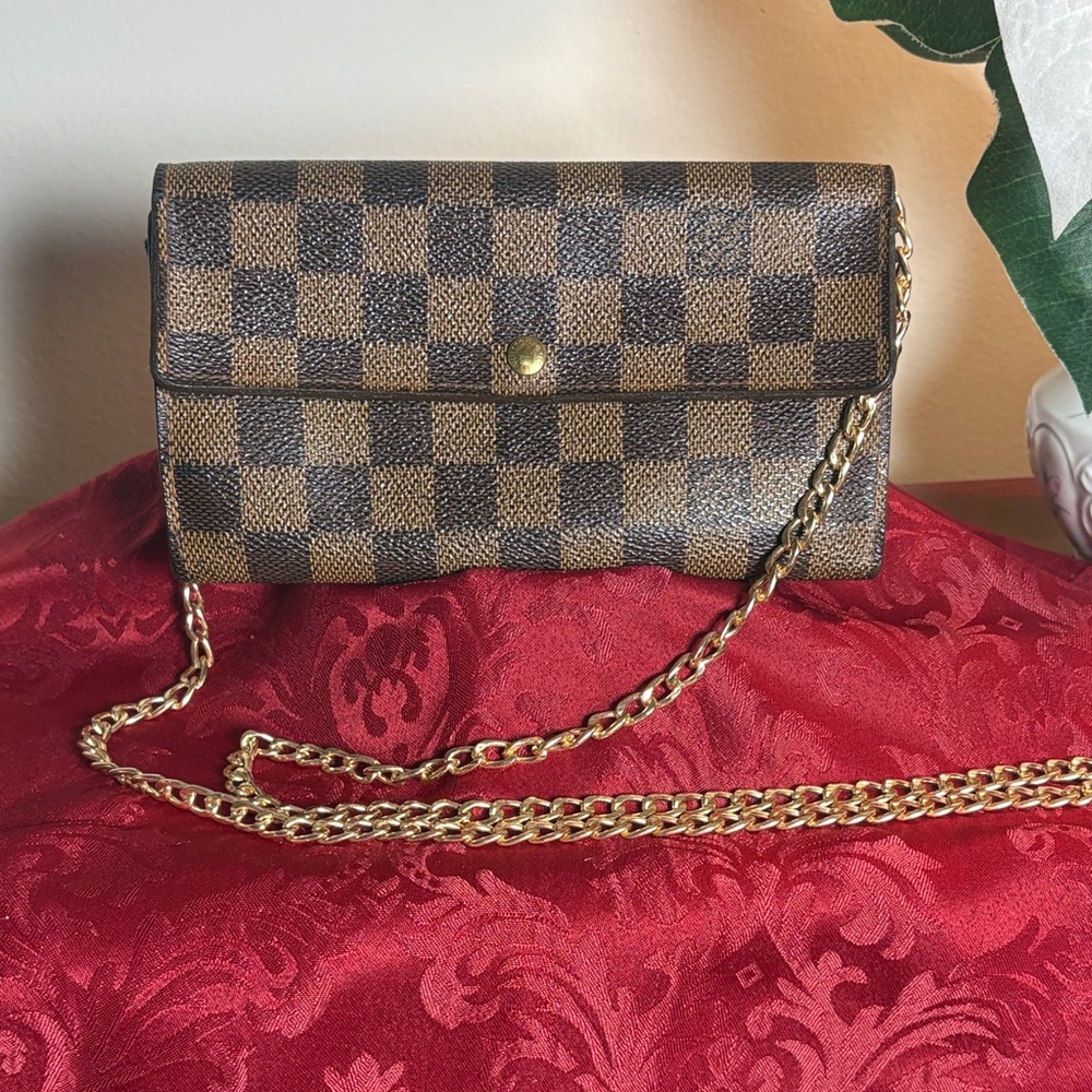 EUC Louis Vuitton Ebene Daimier Wallet